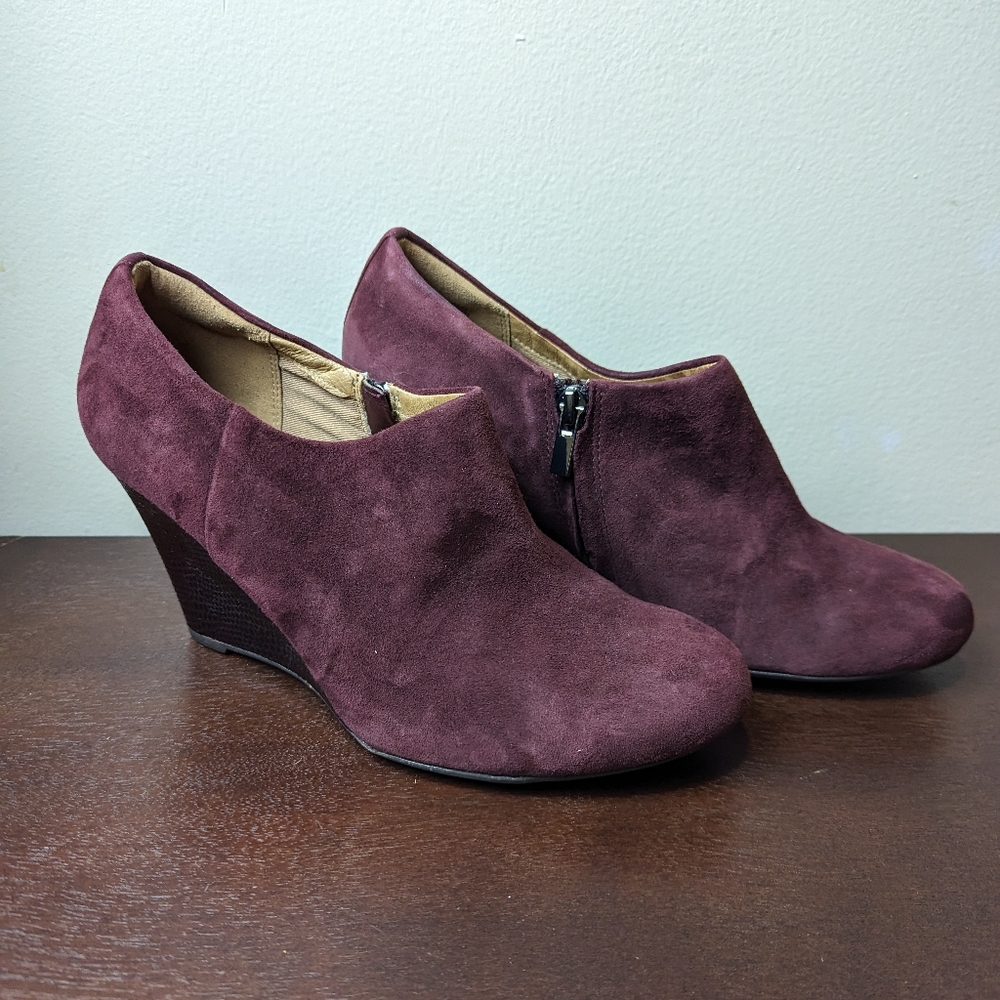 Clarks Artisan Woman's 9M Wine Burgandy Suede Artisan Wedge Shoes Side Zip - Picture 1 of 7